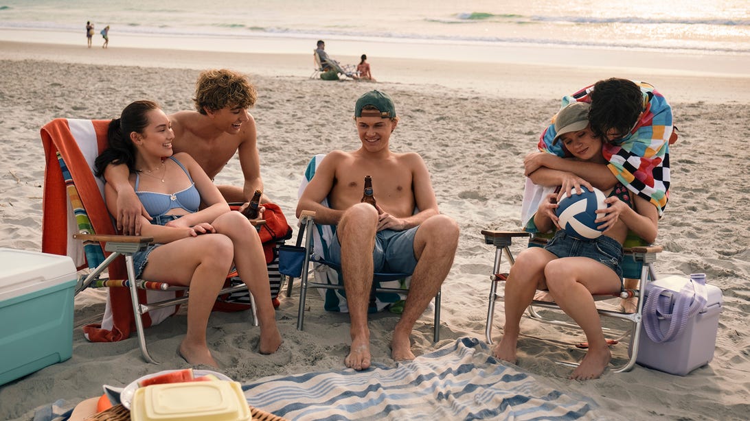 Lola Tung, Gavin Casalegno, Christopher Briney, Sean Kaufman, and Rain Spencer, The Summer I Turned Pretty