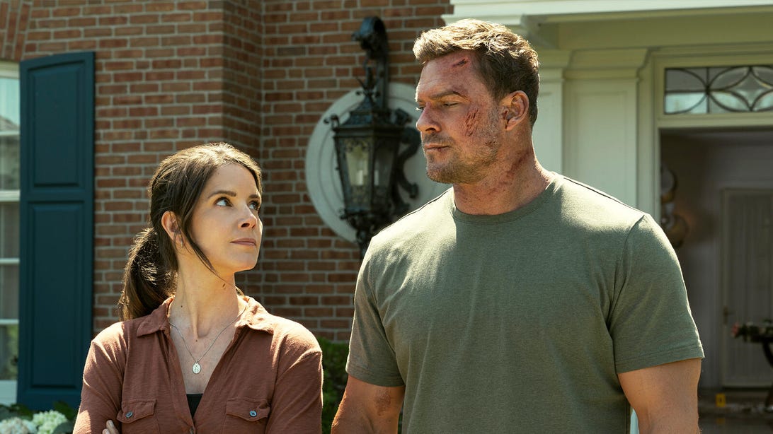 Sonya Cassidy and Alan Ritchson, Reacher